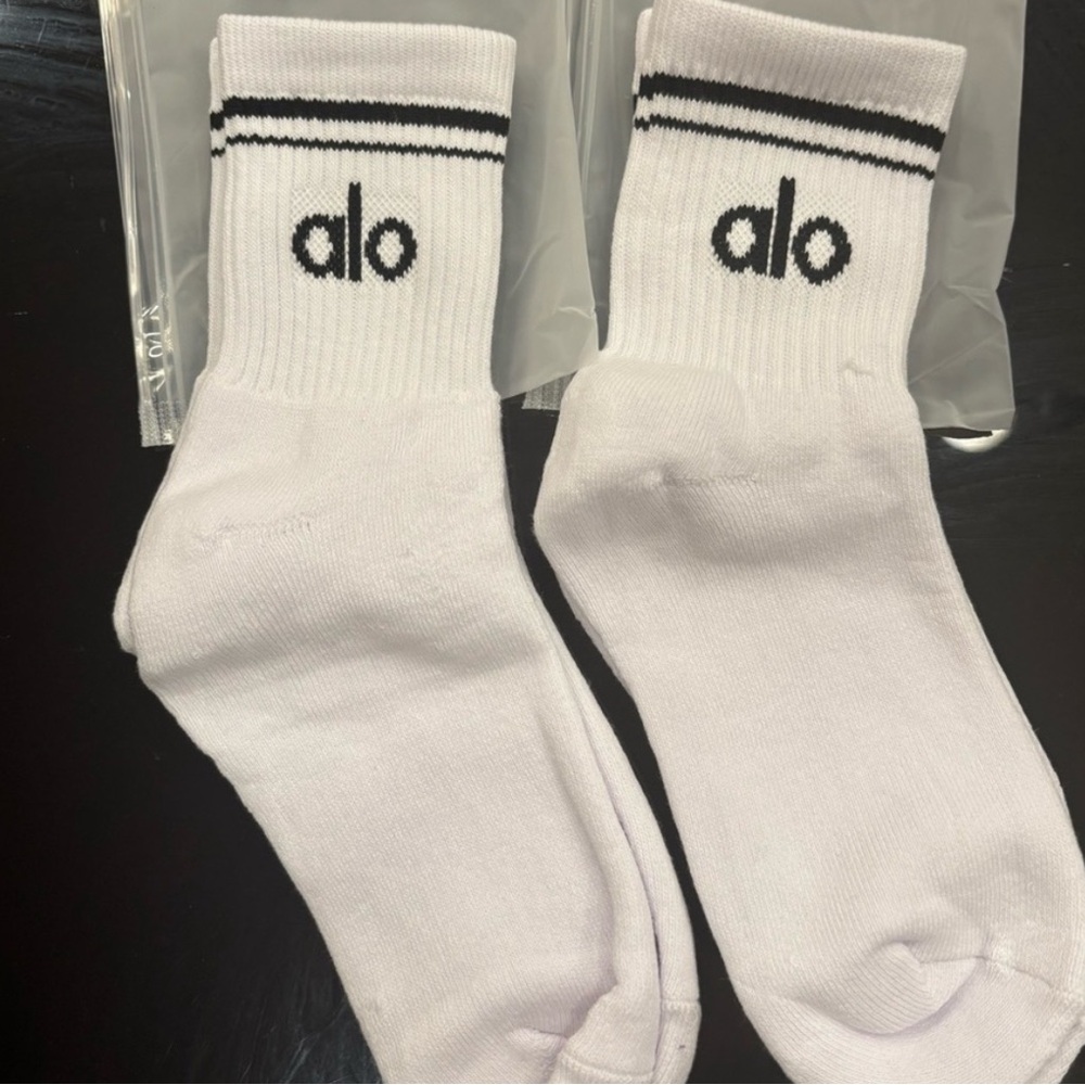 ALO Yoga Unisex Throwback Ankle Crew Socks- one pair